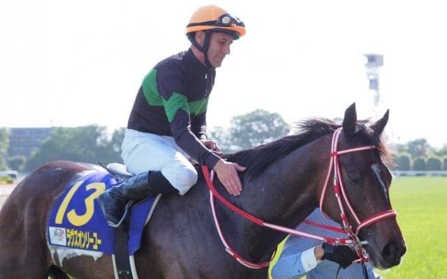 【オークス】デムーロ「4角では思ったより下がって…」ラヴズオンリーユーが直線一気の差し切り