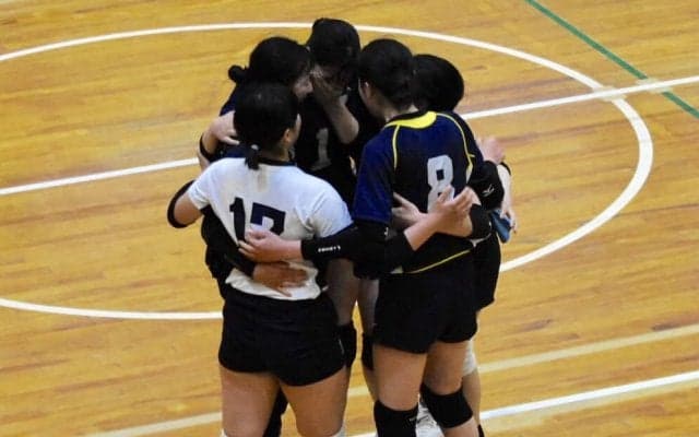 【バレーボール部女子】　創部初の２部２位で１部２部入れ替え戦へ！
