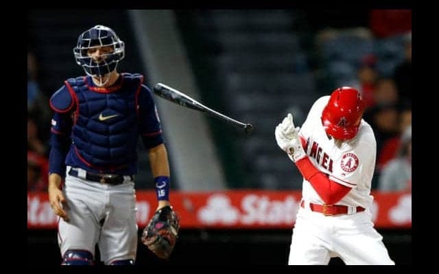 【MLB】大谷翔平、右手に投球直撃で苦悶の表情　2戦連続無安打、場内騒然の中ベンチ下がる