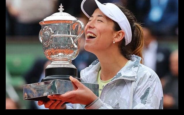 強気で攻め続けた挑戦者、ムグルッサがグランドスラム初制覇 [全仏オープン]