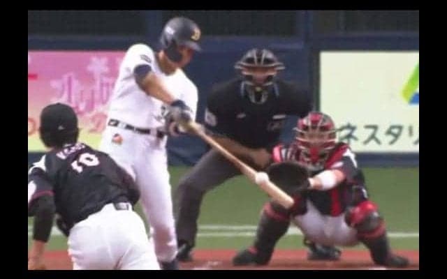 オリ吉田正、豪快バックスクリーン弾で10号到達「自分のスイングで強く振れた」