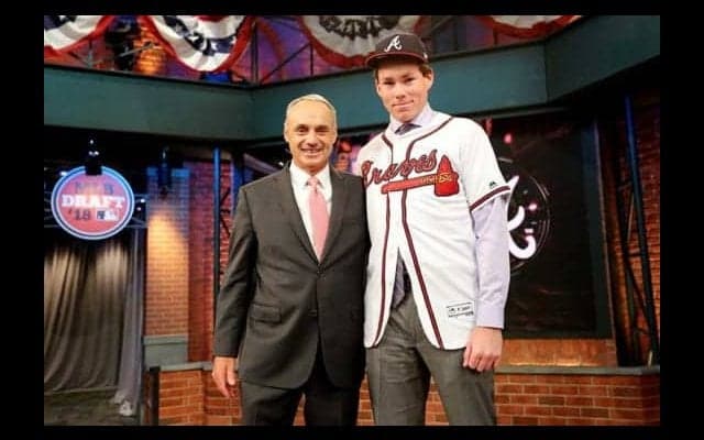 鷹が昨年全米ドラ1の19歳右腕獲得か　三笠本部長「世界中でいい選手を探してる」