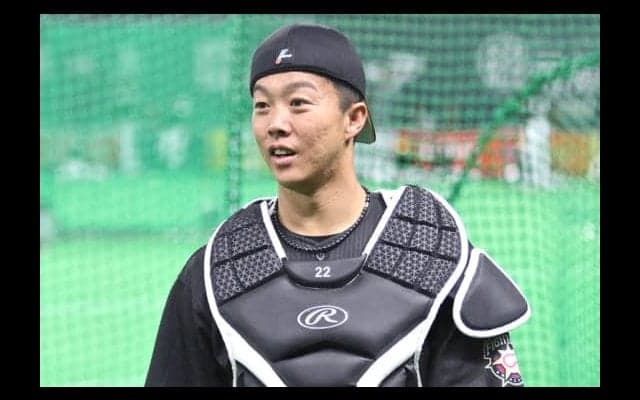 ハム鶴岡、初猛打賞＆5投手を好リード「これまで戦力になれず、苦しかった」