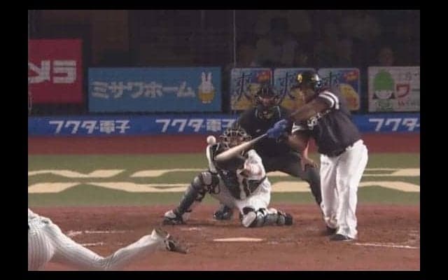 鷹が連敗止める　延長10回にデスパ特大弾＆松田宣2者連発　ロッテは清田の同点弾実らず