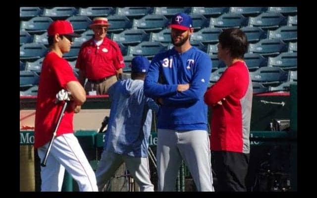 【MLB】大谷翔平、7本柵越え＆約40Mで投球練習　元同僚マーティンと談笑する場面も