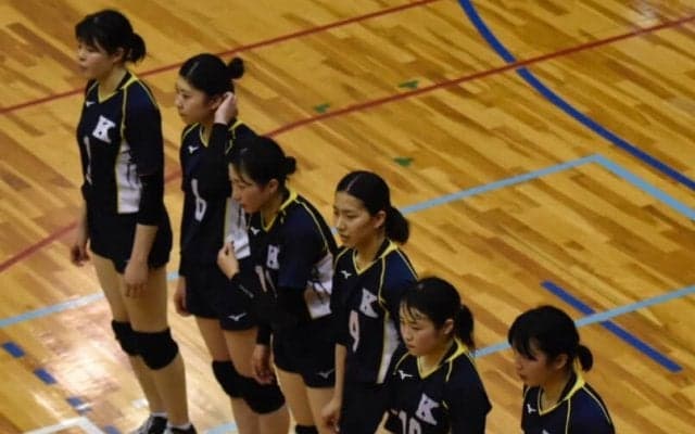 【バレーボール部女子】　園女大に惜敗し、２部残留