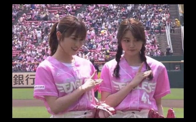 欅坂46・石森虹花さん、守屋茜さんが始球式に登場！　欅ポーズのキメ顔に大歓声
