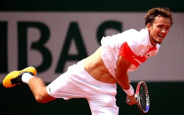 メドベージェフ まさかの大逆転喫し初戦敗退。地元フランス勢との対決で雰囲気にのまれる[全仏オープン]