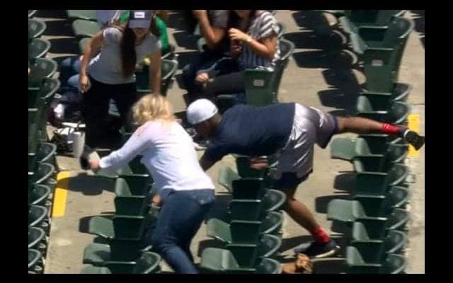 【MLB】ファウルボールが欲しくて“必死すぎる”ファンが話題「爆笑」「胸が張り裂ける」