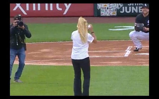 【MLB】爆笑の“史上最低”始球式　ついに投げた本人の娘が登場「家族と思って欲しくなかったわ」