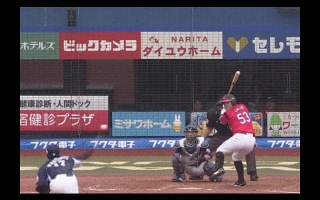 ロッテ9年目捕手・江村、プロ初HRが満塁弾　サイレントトリートメントで祝福