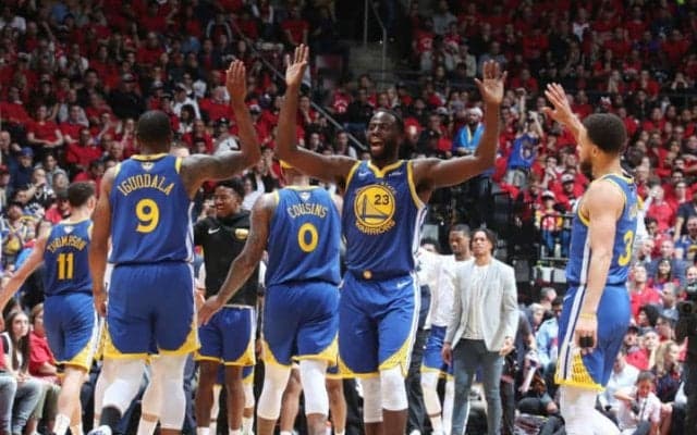 後半開始早々の18-0のビッグラン、ウォリアーズが逆転でシリーズをタイに戻す