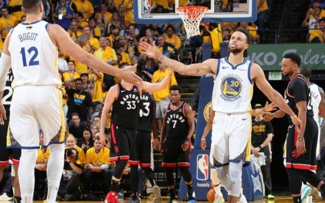 プレーと気持ちでチームを引っ張るカリー「勝利のためにできることをやる」