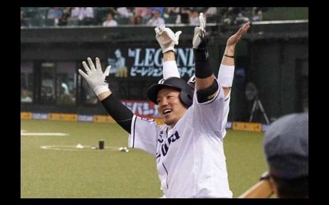 西武山川「打った瞬間」独走の24号2ラン！　“どすこいポーズ”に広島ファンどよめき