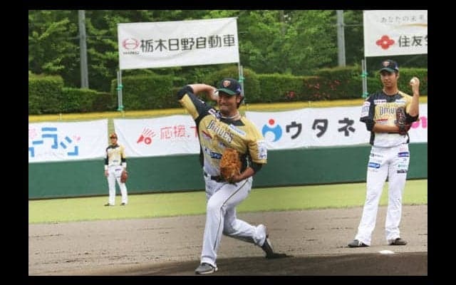 ドジャース移籍の元DeNA北方、始球式であわや死球!?　栃木ファンに別れの挨拶
