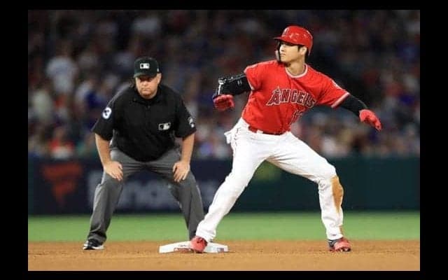 【MLB】大谷の走塁用グラブは「トランスフォーマー」!?　敵地TV注目で“大喜利”状態に…