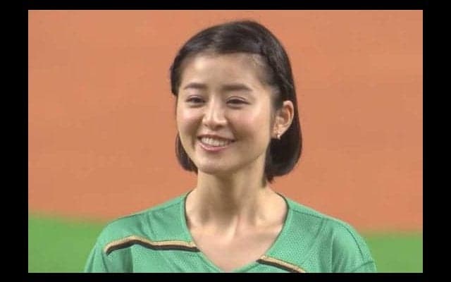 タレント鈴木ちなみさんが札幌Dで始球式　まさかの2連投、“大暴投”に苦笑い