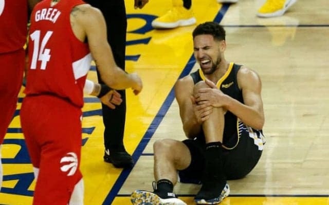 スリーピートを逃したウォリアーズに追い討ち、トンプソンが左膝前十字靭帯断裂