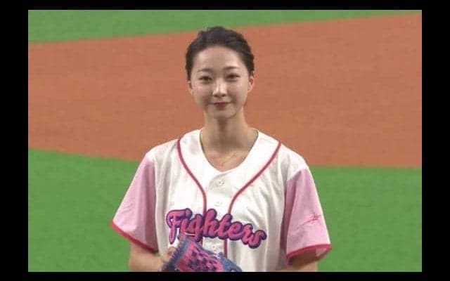 新体操の畠山愛理さん、アクロバティックすぎる投球フォーム披露　始球式に球場どよめき
