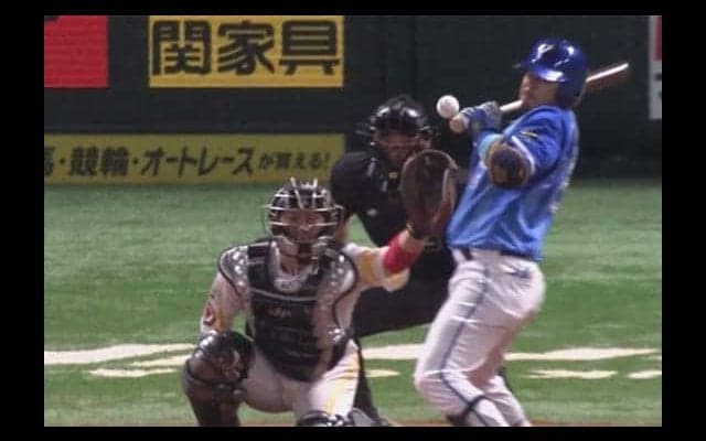 DeNA宮崎、負傷交代のアクシデント　甲斐野の抜けたフォークが左手甲付近直撃