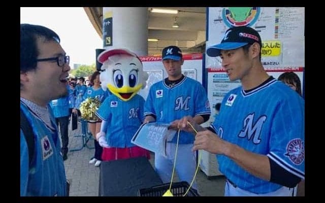 ロッテが珍ファンサービス　荻野ら4選手がタオル販売「すごい熱気を感じた」