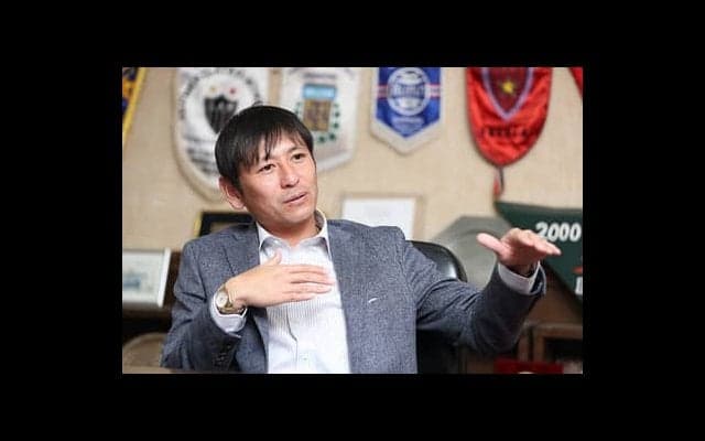 トルシエが怒って教えたフラット３。中田浩二はスプーンの動きを反復