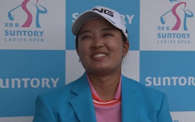 鈴木愛「この試合で優勝できたことは大きい」　宮里藍氏の冠大会で今季2勝目