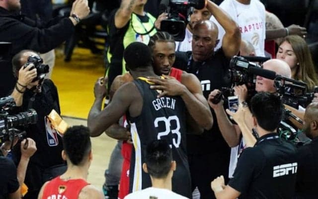 NBAファイナルで敗れたウォリアーズ、新王者ラプターズの初優勝を一面広告で祝福