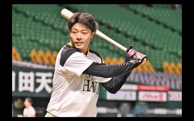 元岩手の“二刀流”　鷹・松本裕、第1打席で快音響かせ二塁打　高校時代は通算54本塁打