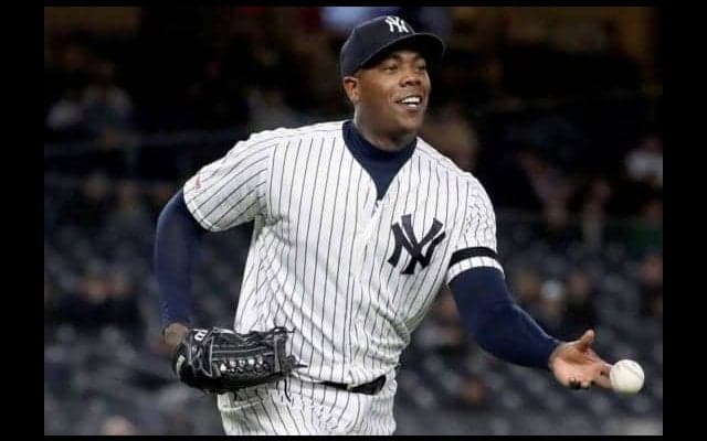 【MLB】ヤ軍チャップマンの衝撃“ピンクコーデ”にファン驚愕　「なんてスタイル」