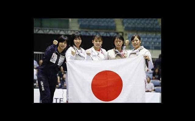 女子フルーレがアジアで優勝。ベテランフェンサーのような17歳が躍動