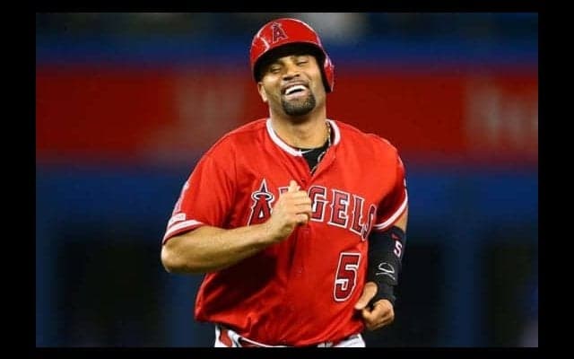 【MLB】プホルスの心温まるシーンに「本当に一流」の声　試合直後に客席の少年に駆け寄りサイン