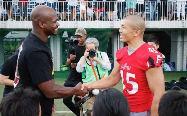 Xリーグトップ選手が子供たちを指導RBピーターソンがゲストで登場