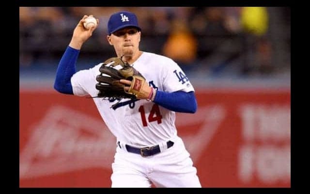 【MLB】三遊間ゴロを素手キャッチ＆鬼肩の規格外プレーに米驚愕　「言葉にならない」