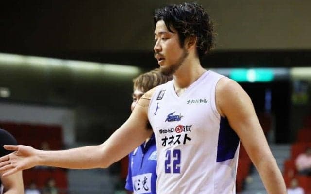 大阪エヴェッサが「器用でかつ走力もあり献身的な選手」と評価する小阪彰久と契約