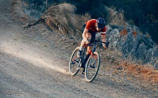 キャノンデール、どんなオフロードもこなすグラベルバイク「Topstone Carbon」発売