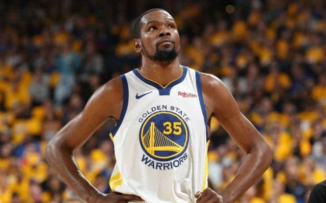 ケビン・デュラントとの再契約に全力を尽くすウォリアーズ、説得役にカリーを派遣