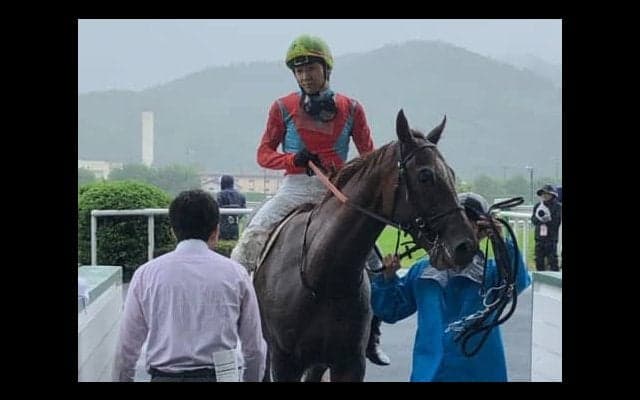 日曜福島６Ｒ新馬はアサクサキングス産駒のゴッドスターが制す！石橋「期待通り」