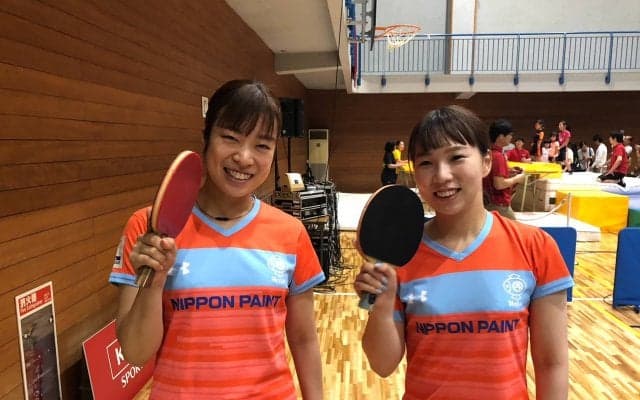 松平志穂、打浪優が、台風21号の被害を受けた守口市で卓球の楽しさを伝える