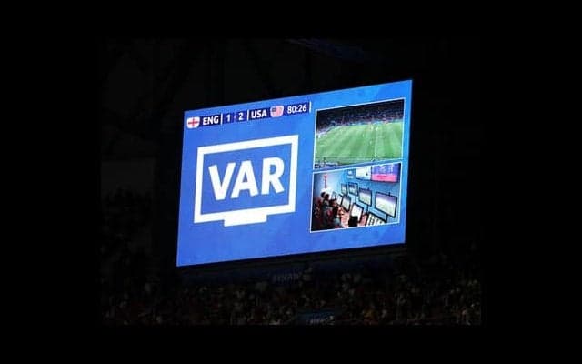 サッカーの「日常風景」になったVAR。露呈した弱点と今後の課題は