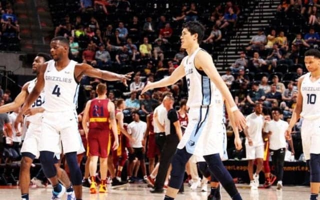 渡邊雄太、12得点9リバウンドの数字以上に存在感を放ちグリズリーズの勝利に貢献