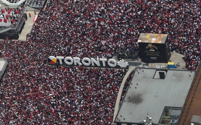 カナダのスター選手ラオニッチやシャポバロフら、NBAトロント・ラプターズの優勝をウィンブルドンで祝福！