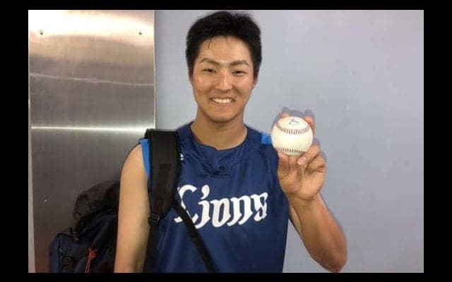 高卒3年目西武鈴木がプロ初安打「必死に食らいつきました」記念球は両親へ
