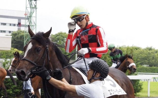 【日曜福島/新馬5R】木幡育「2000mも大丈夫」エヴァーガーデンが快勝！