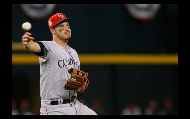【MLB】「とんでもない」名手アレナドの超絶美技　ゴロ素手キャッチ→圧巻ランニングスロー