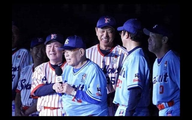 野村監督がOB戦で感謝のスピーチ「スワローズに足を向けては眠れません」
