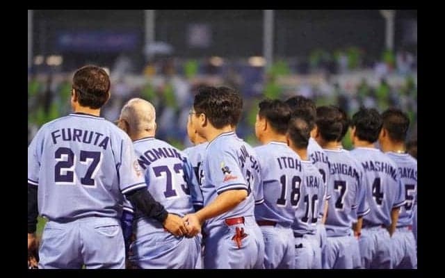 ノムさんに古田、池山も…燕軍団集合写真にファン感涙「みんな半端ないって」