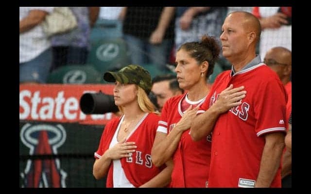 【MLB】スカッグス追悼試合で母が投じた“奇跡の1球”にファン感涙　「泣かせないで」
