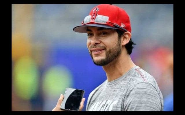 【MLB】エ軍ラミレスは「ラッキーガイ」　トラウト＆プホルスの本塁打2本を“帽子キャッチ”