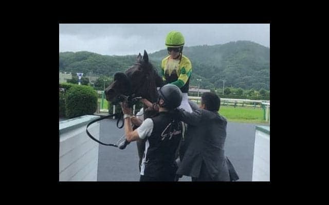 藤田菜七子「この馬を信じて乗りました」今年１８勝目